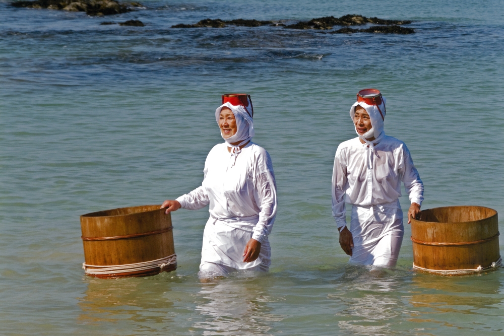 Ama Women Diver